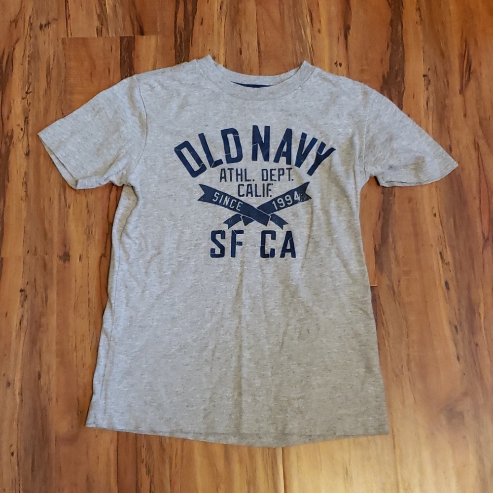 Old Navy tshirt boys size 6/7